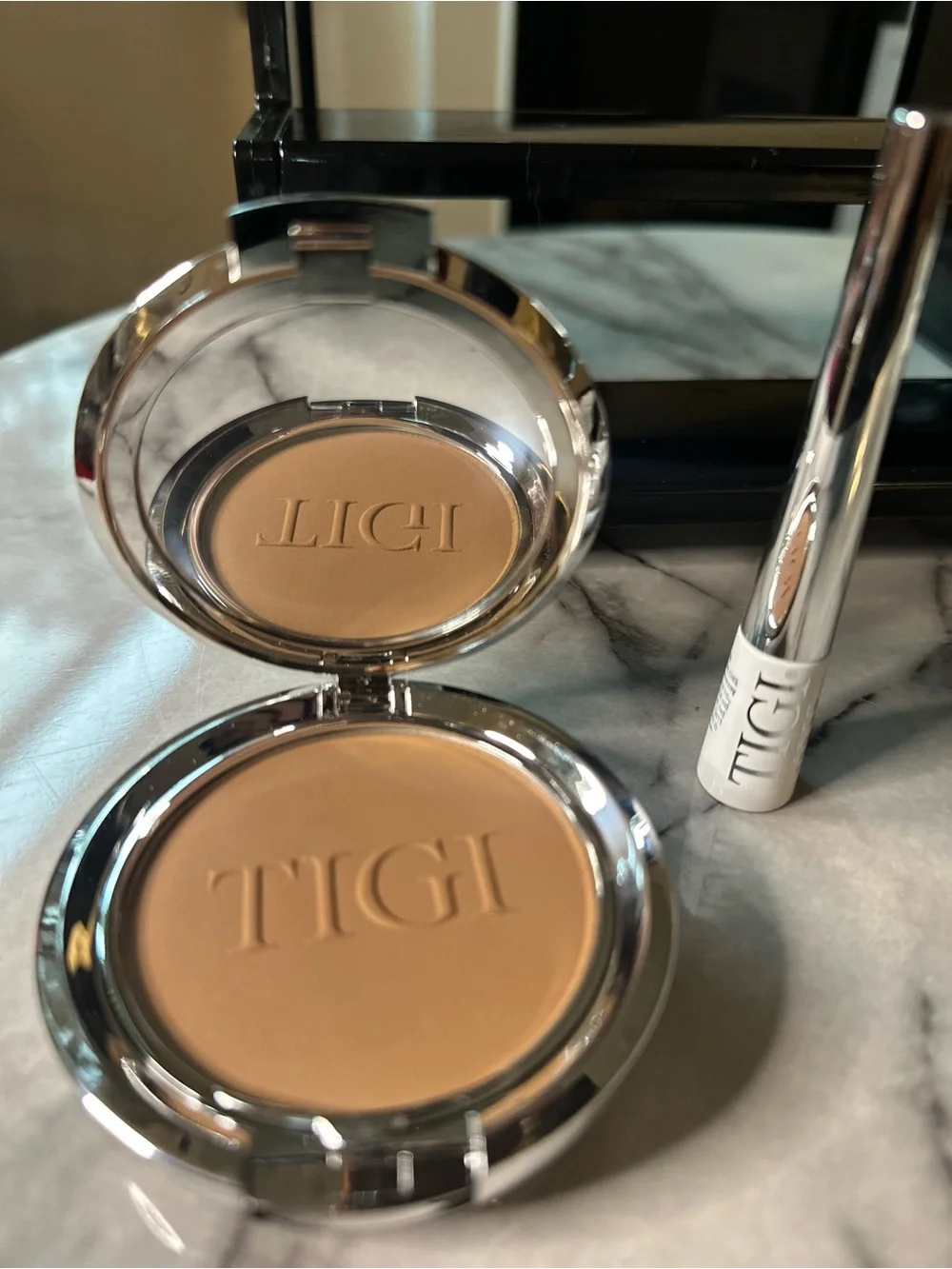 TIGI Compact Pressed Setting Powder color- Entice, black liquid eyeliner